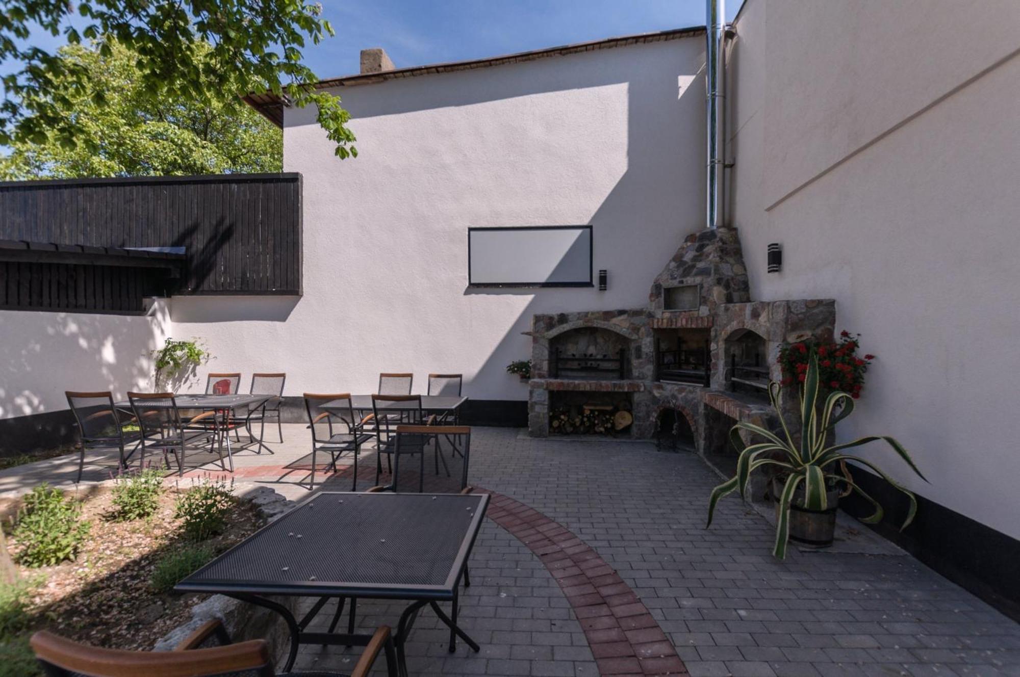 Hotel Gosciniec Kasztel U Gostla Murowana Goslin Exterior foto