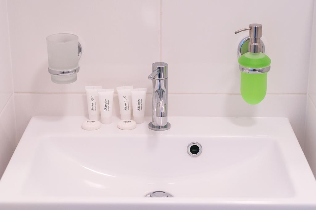 Hotel Gosciniec Kasztel U Gostla Murowana Goslin Zimmer foto