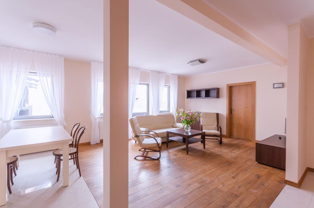 Hotel Gosciniec Kasztel U Gostla Murowana Goslin Zimmer foto