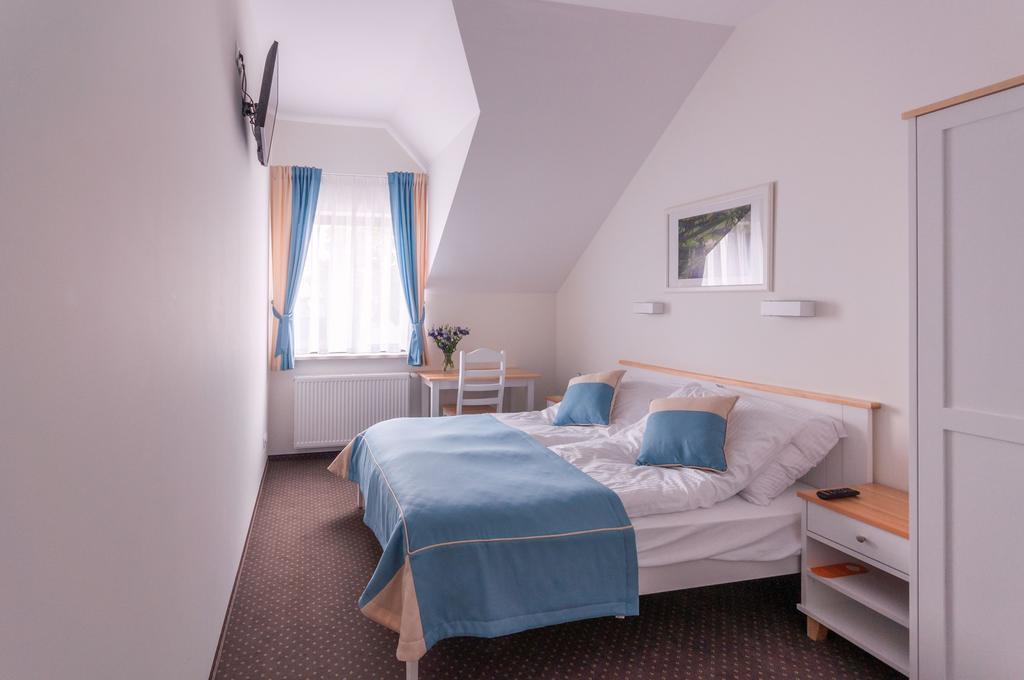 Hotel Gosciniec Kasztel U Gostla Murowana Goslin Zimmer foto