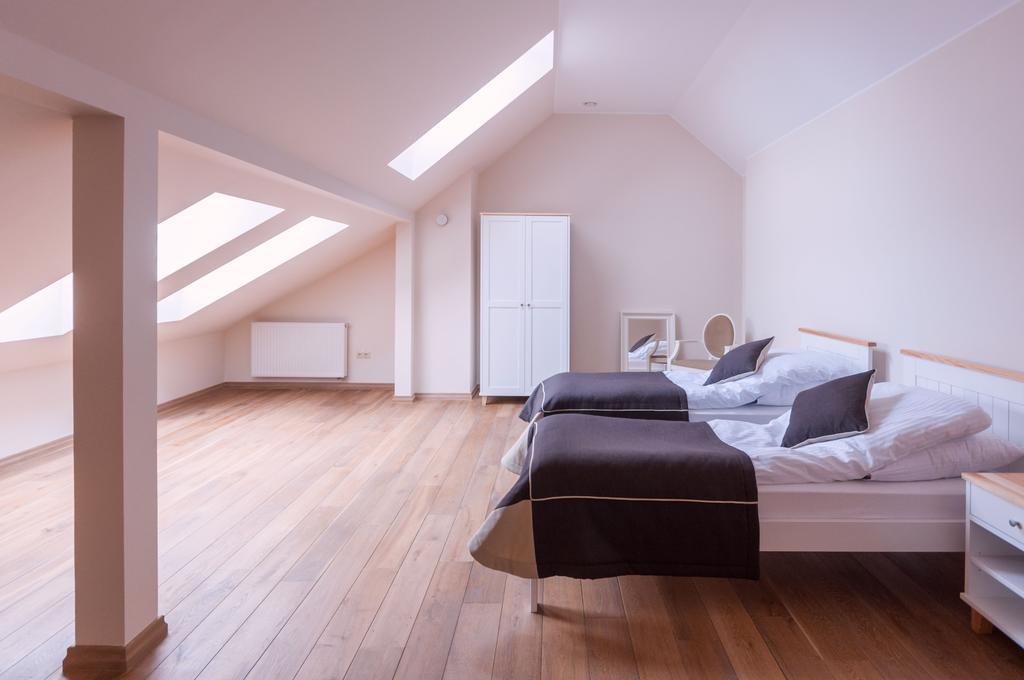 Hotel Gosciniec Kasztel U Gostla Murowana Goslin Zimmer foto